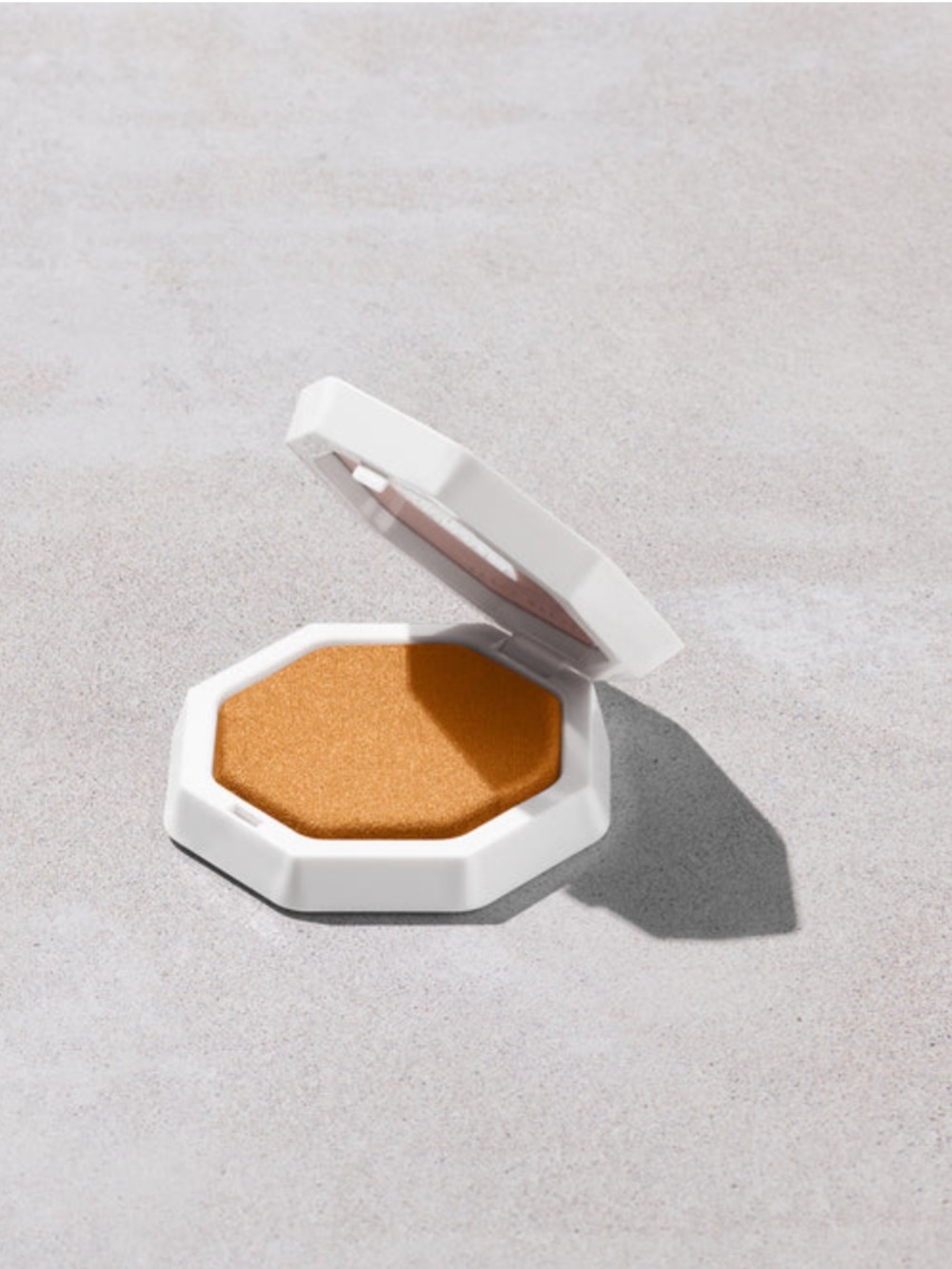 Fenty Beauty Demi-Glow Light Diffusing Highlighter - Rich Hunnie